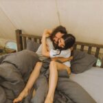 Camper avec un bébé qui dort déjà : les vérifications avant le départ