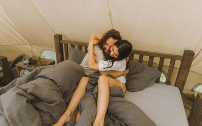 Camper avec un bébé qui dort déjà : les vérifications avant le départ
